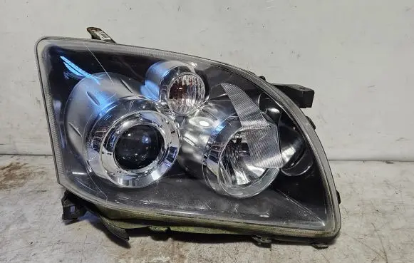 Toyota Avensis T250 Headlight/headlamp 8596724011