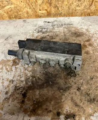 Mercedes-Benz S W220 Air suspension valve block A2203201256