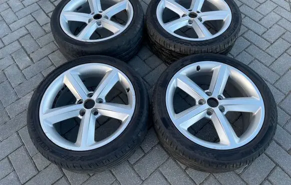 Audi A4 S4 B8 8K R18 alloy rim 8K0801025Q