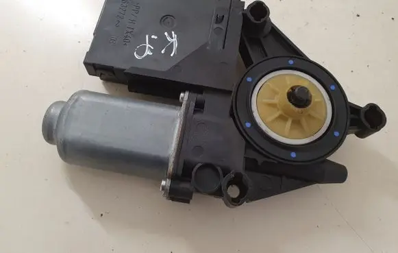 Volkswagen Caddy Front door window regulator motor 1T0959701D