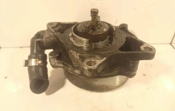 Audi A6 S6 C5 4B Vacuum pump 72260806
