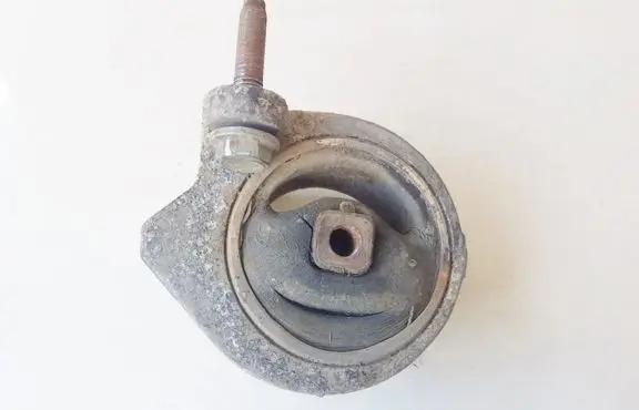 Nissan Almera Engine mount bracket