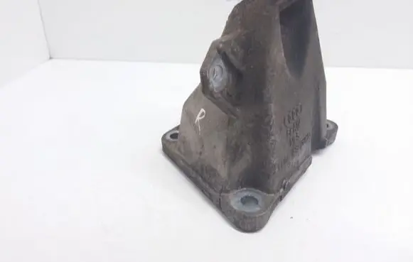 Volkswagen PASSAT B5 Engine mounting bracket 8D0199308D