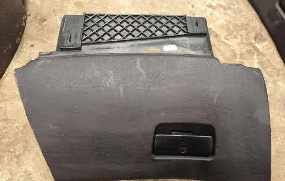 BMW 5 E39 Glove box 