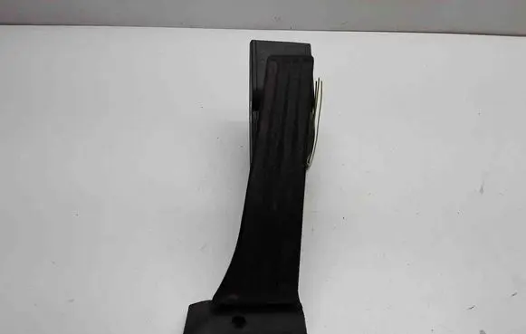 Accelerator throttle pedal