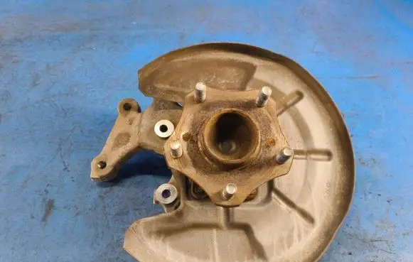 Suzuki Kizashi Rear wheel hub spindle/knuckle 4611057L00