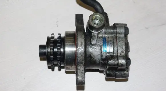 Nissan X-Trail T30 Power steering pump 8H800 56162182