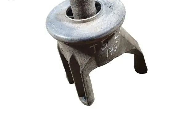 Volkswagen Transporter - Caravelle T5 Engine mounting bracket 7E0199849