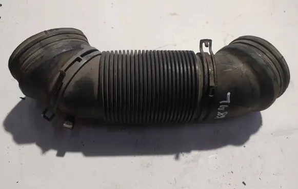 Volkswagen Touran I Air intake hose/pipe 1K0129684L