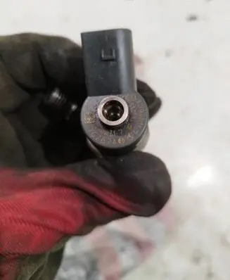 Mercedes-Benz B W245 Fuel injector 0445110167 a6400700787
