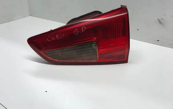 KIA Ceed Tailgate rear/tail lights 92404A23