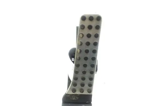 Mercedes-Benz CLS C218 X218 Accelerator throttle pedal A2043000204