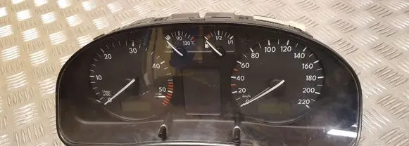 Volkswagen PASSAT B5 Speedometer (instrument cluster) 3B0919880D