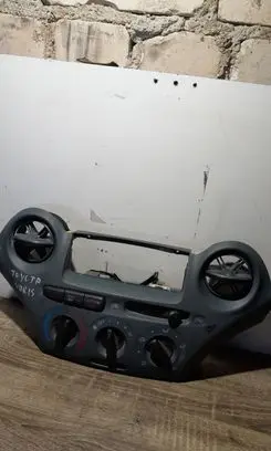Toyota Yaris Climate control unit