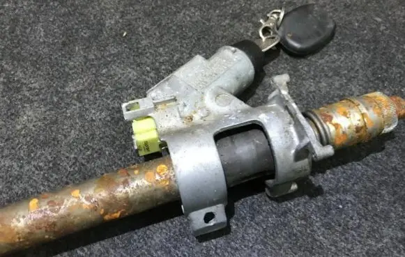 Volkswagen PASSAT B3 Ignition lock 357905851 lk101