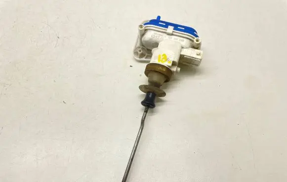 Audi 80 90 S2 B4 Central locking motor 8A0862153