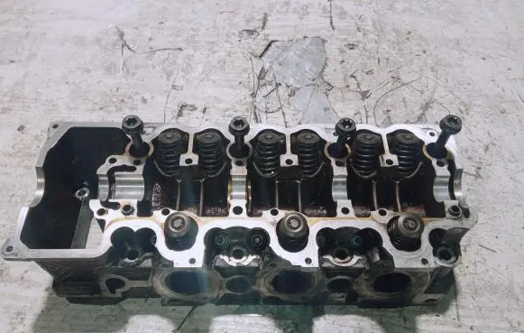 Mercedes-Benz C W203 Engine head R112016120117