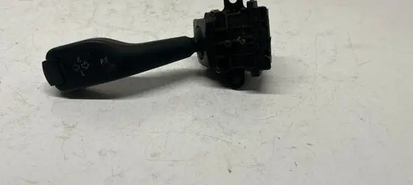 BMW 5 E39 Indicator stalk 8363668 01104010
