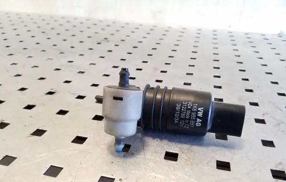 Volkswagen Golf Plus Windscreen/windshield washer pump 1K6955651