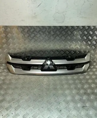 Mitsubishi Outlander Front bumper upper radiator grill 7450B303-06