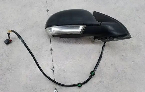 Volkswagen Jetta V Front door electric wing mirror 1K5857934