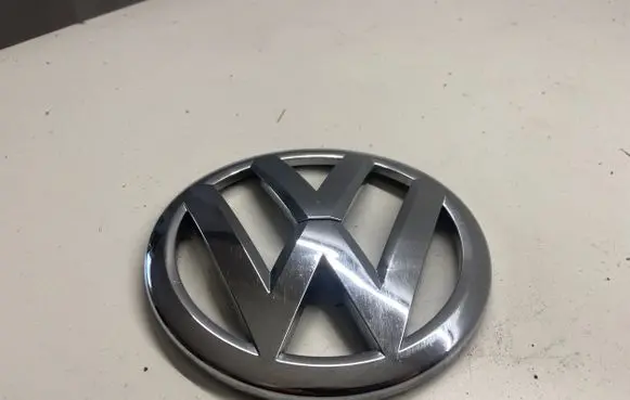 Volkswagen Beetle A5 Manufacturer badge logo/emblem 5c5853600