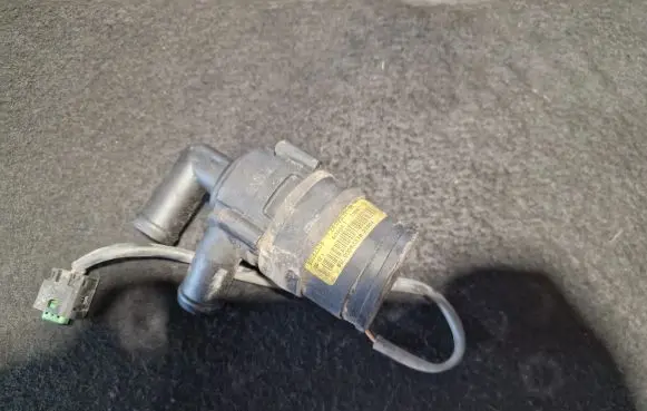Volkswagen PASSAT B6 Electric auxiliary coolant/water pump 9006333B