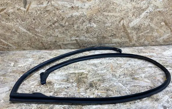 Bentley Flying Spur Rear door rubber seal (on body) 