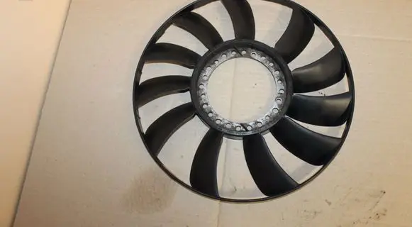 Volkswagen PASSAT B5.5 Fan impeller 058121301B