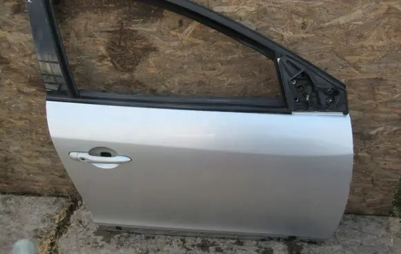 Renault Megane III Front door