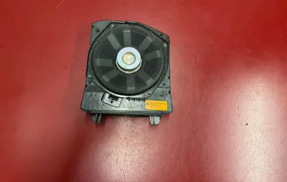 BMW X1 F48 F49 Subwoofer speaker 9256349 65139256349
