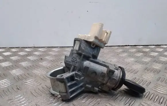 Toyota Yaris Ignition lock 450200D04