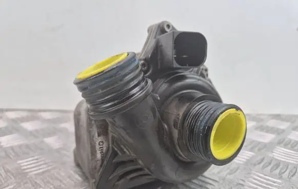 BMW X3 F25 Water pump 7588885