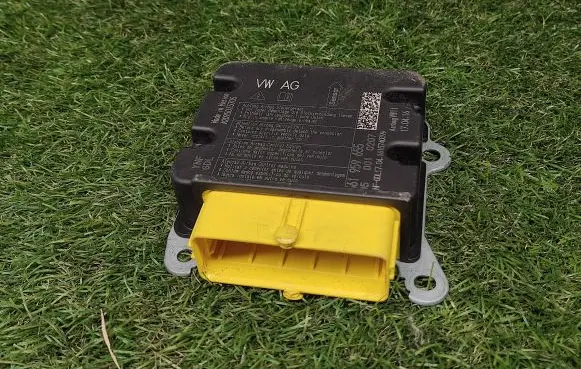 Volkswagen Jetta VI Airbag control unit/module 561959655