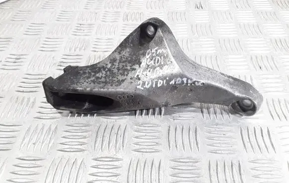 Audi A4 S4 B7 8E 8H Engine mounting bracket 8E0199307