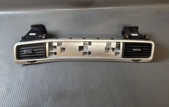 Volkswagen Touareg II Panel trim 7P1857190A