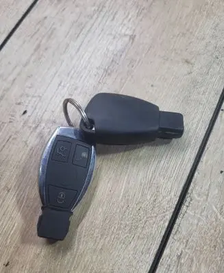 Mercedes-Benz E W211 Ignition key/card 