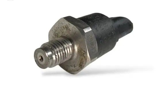 BMW 5 E39 Fuel pressure sensor 0281002475