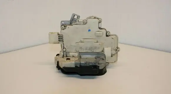 Audi A4 S4 B7 8E 8H Rear door lock 8E0839015AA