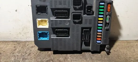 Peugeot 308 Comfort/convenience module 9663798180