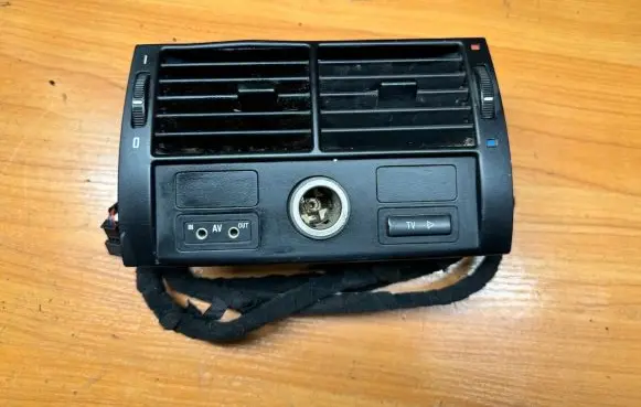 Rear air vent grill