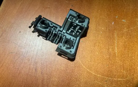 Opel Omega B2 Tail light bulb cover holder 5032