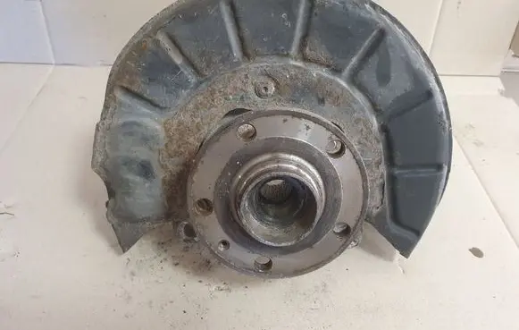 Volkswagen PASSAT B6 Front wheel hub