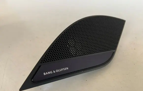 Side speaker trim/cover