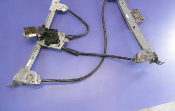 Opel Tigra B Front door window regulator with motor 93163589