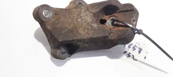 Volvo V70 Engine mounting bracket
