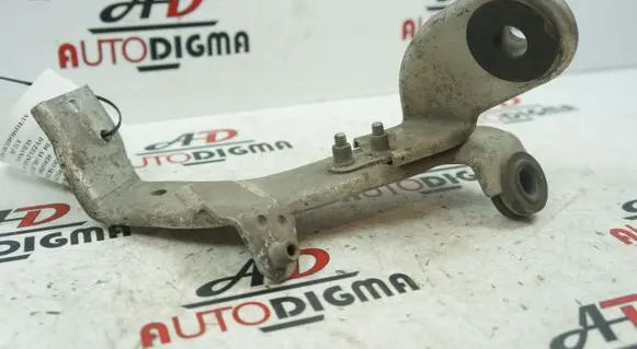 Audi A8 S8 D3 4E Intercooler pipe mounting bracket 4E0145814