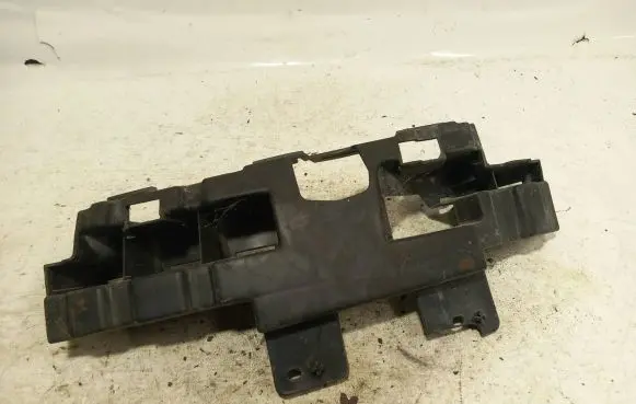 Ford C-MAX I Front bumper mounting bracket 3M5117E857 D2A3B