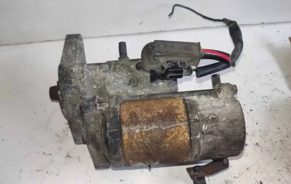 Toyota Yaris Starter motor 810033040