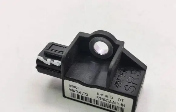 Honda CR-V Airbag deployment crash/impact sensor 77970T2AA011M4 5WK44621